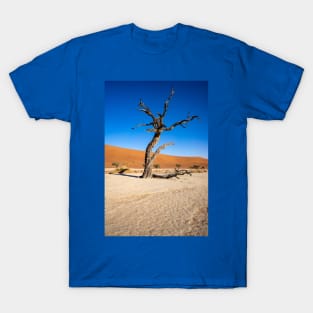 Gnarled tree. T-Shirt